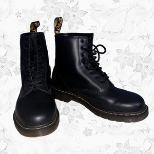 DR. MARTENS 1460 SMOOTH LEATHER LACE UP BOOTS - Men's size 11